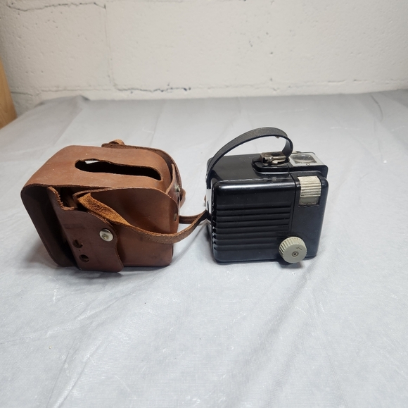 Kodak Brownie Hawkeye Camera - Picture 2 of 7